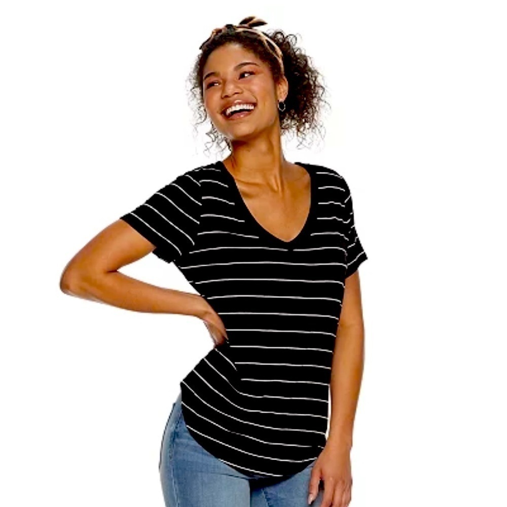 NWT Juniors' SO Favorite V-Neck Short Sleeve Tee Size Small​​​​​​​​